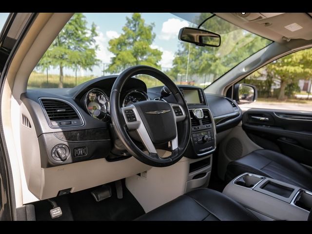 2016 Chrysler Town & Country Touring