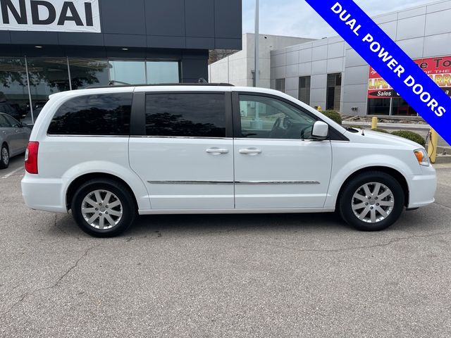 2016 Chrysler Town & Country Touring