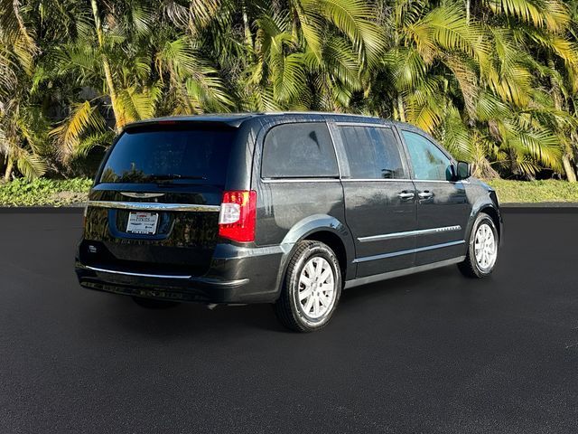 2016 Chrysler Town & Country Touring