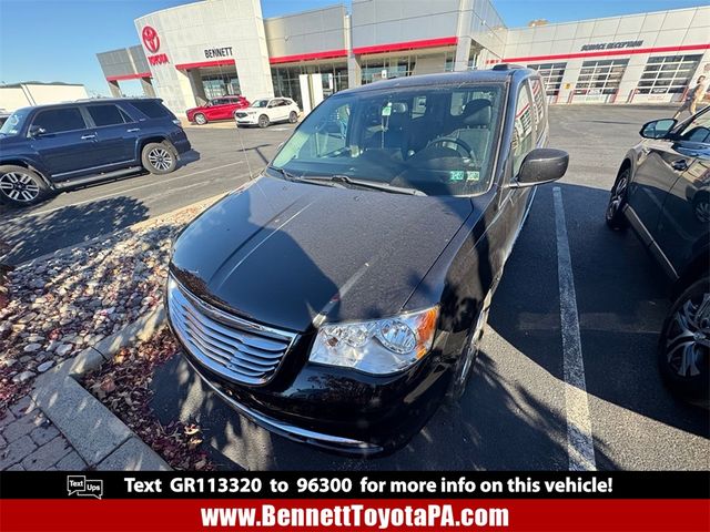 2016 Chrysler Town & Country Touring