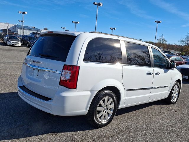 2016 Chrysler Town & Country Touring