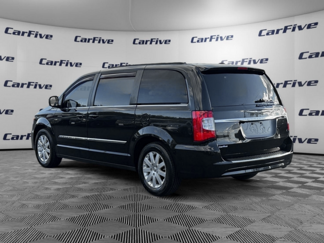 2016 Chrysler Town & Country Touring