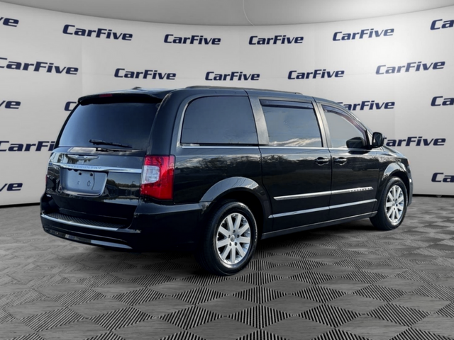 2016 Chrysler Town & Country Touring