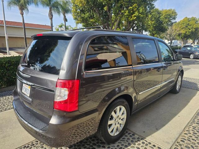 2016 Chrysler Town & Country Touring