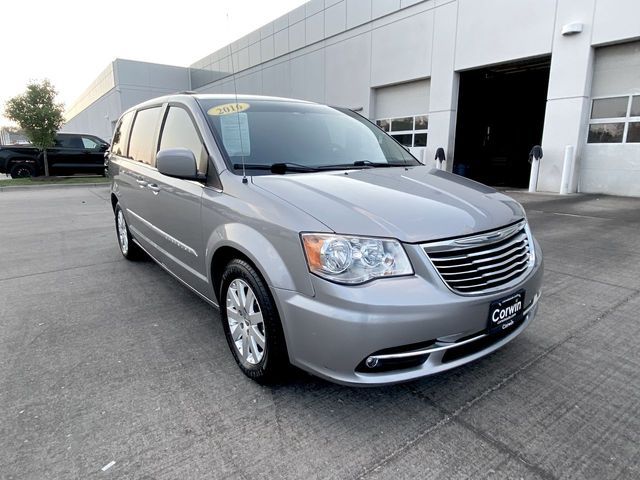 2016 Chrysler Town & Country Touring