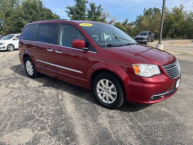 2016 Chrysler Town & Country Touring