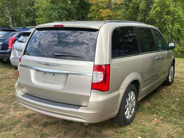 2016 Chrysler Town & Country Touring