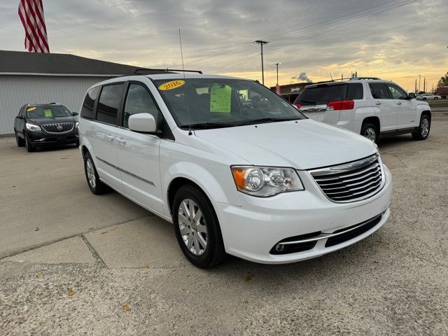 2016 Chrysler Town & Country Touring