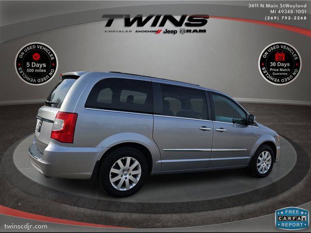 2016 Chrysler Town & Country Touring