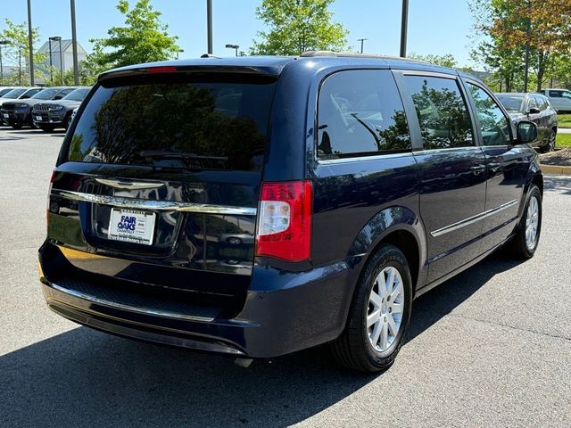 2016 Chrysler Town & Country Touring