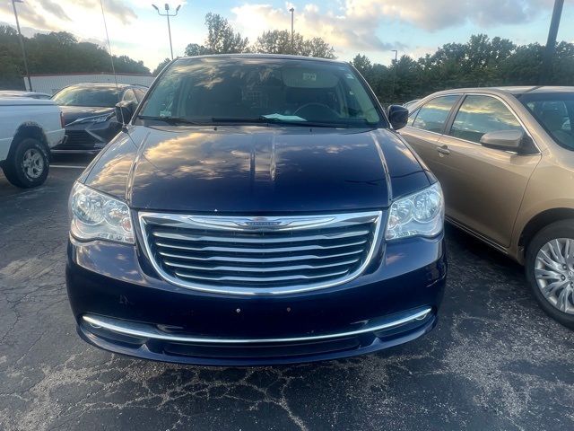 2016 Chrysler Town & Country Touring