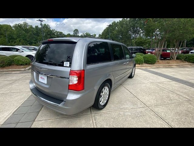 2016 Chrysler Town & Country Touring