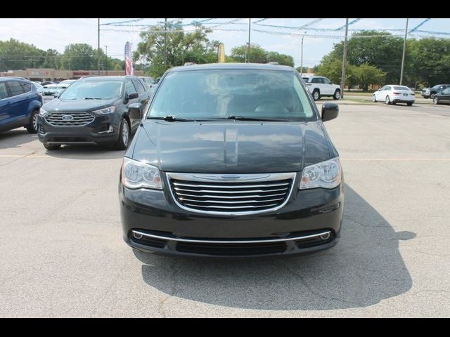 2016 Chrysler Town & Country Touring