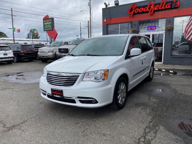 2016 Chrysler Town & Country Touring