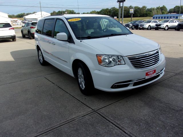 2016 Chrysler Town & Country Touring