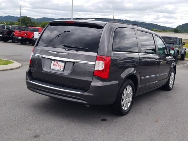 2016 Chrysler Town & Country Touring