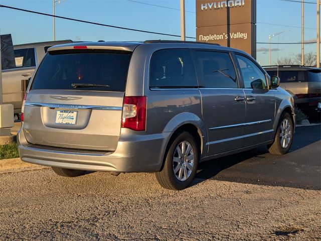 2016 Chrysler Town & Country Touring