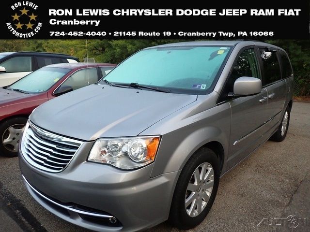 2016 Chrysler Town & Country Touring