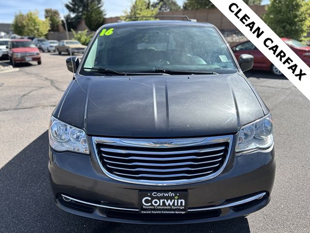 2016 Chrysler Town & Country Touring