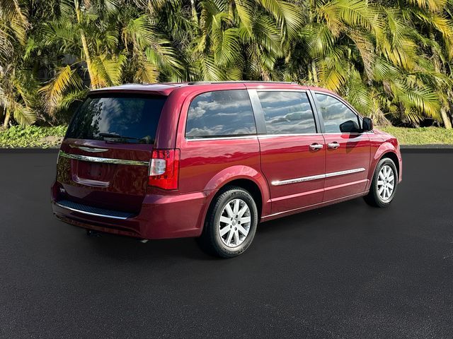 2016 Chrysler Town & Country Touring