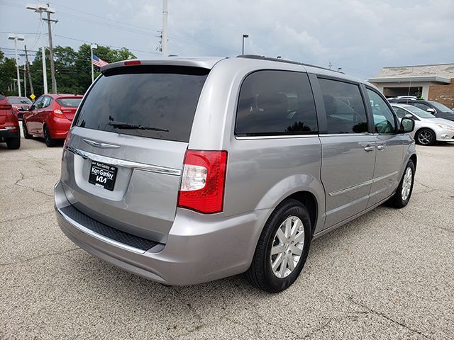 2016 Chrysler Town & Country Touring