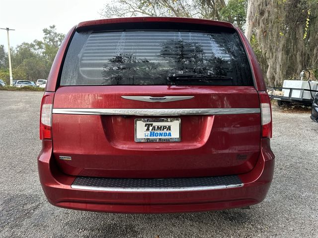 2016 Chrysler Town & Country Touring