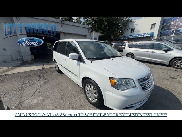 2016 Chrysler Town & Country Touring