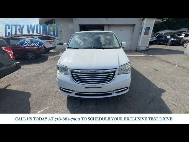 2016 Chrysler Town & Country Touring