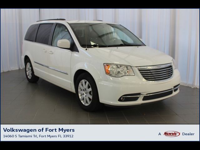 2016 Chrysler Town & Country Touring