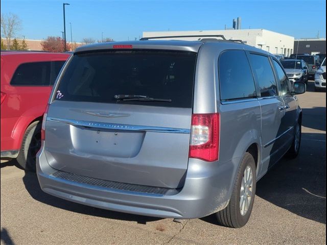 2016 Chrysler Town & Country Touring