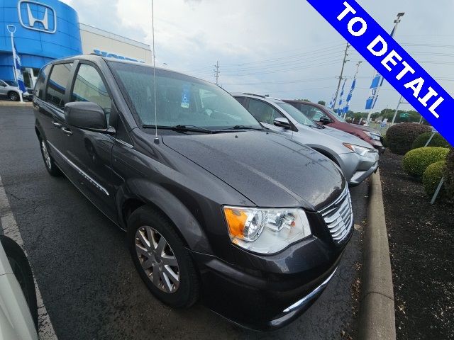 2016 Chrysler Town & Country Touring