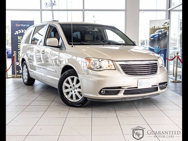 2016 Chrysler Town & Country Touring