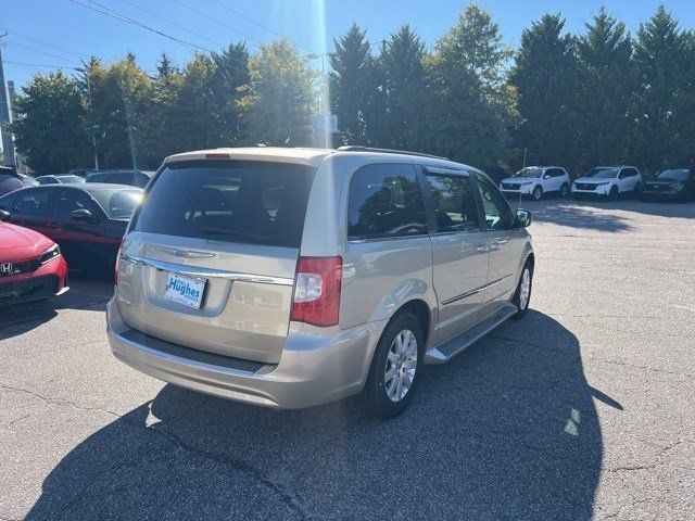 2016 Chrysler Town & Country Touring