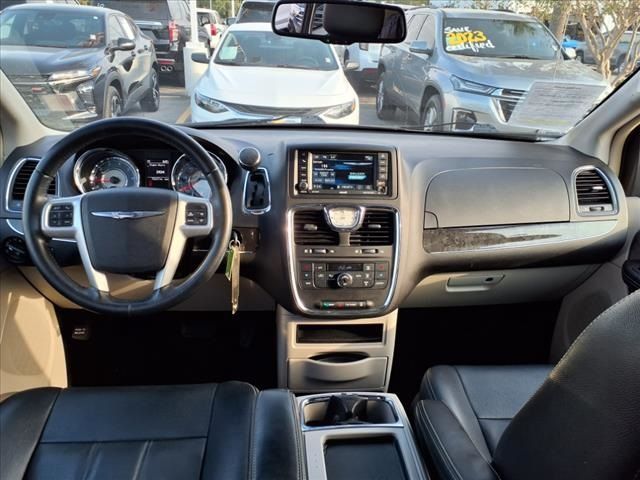 2016 Chrysler Town & Country Touring