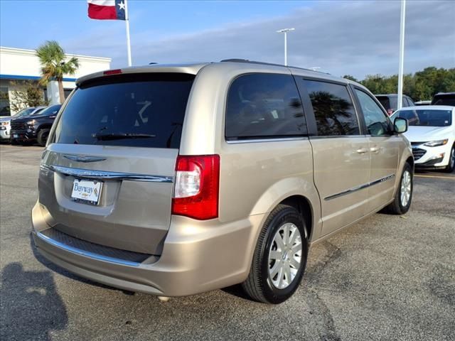 2016 Chrysler Town & Country Touring