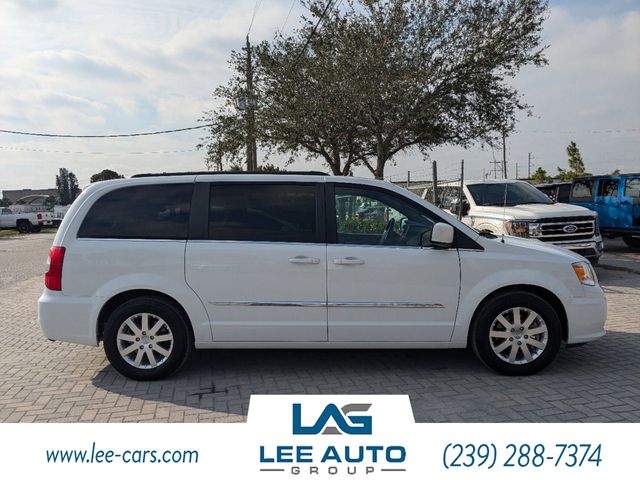 2016 Chrysler Town & Country Touring