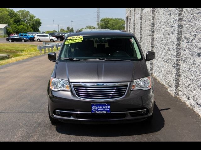 2016 Chrysler Town & Country Touring