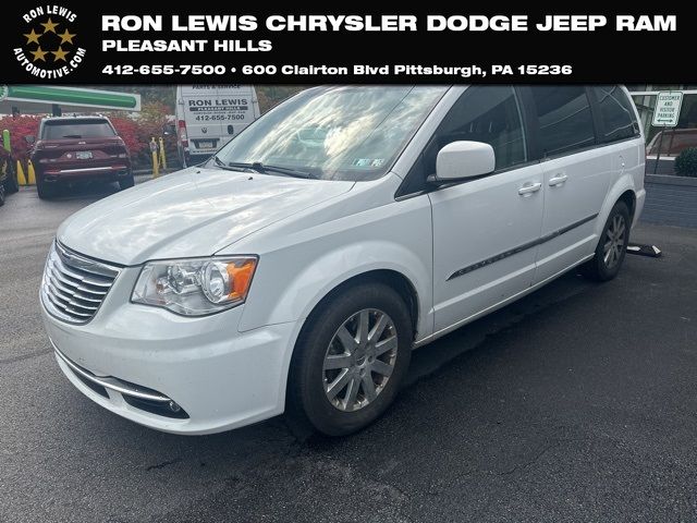 2016 Chrysler Town & Country Touring