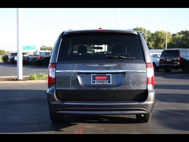 2016 Chrysler Town & Country Touring