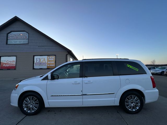 2016 Chrysler Town & Country Touring