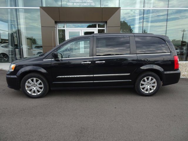 2016 Chrysler Town & Country Touring