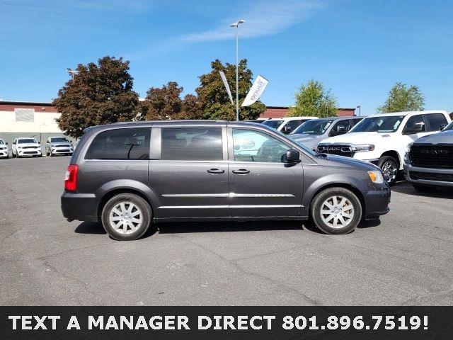 2016 Chrysler Town & Country Touring