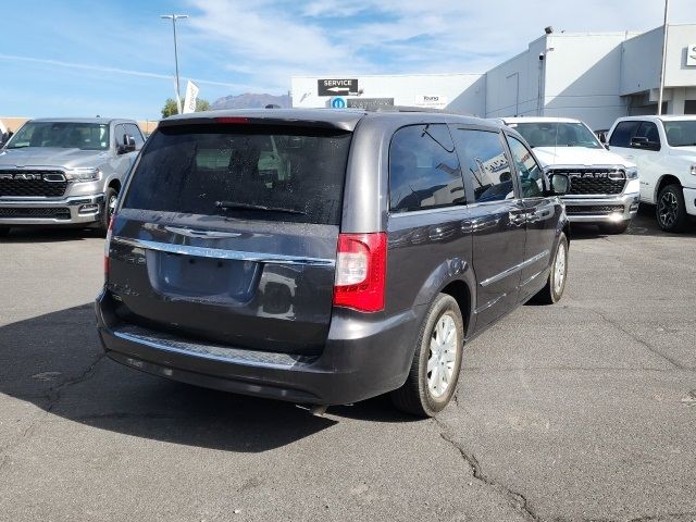 2016 Chrysler Town & Country Touring