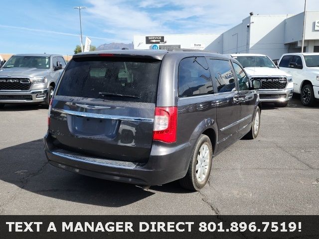 2016 Chrysler Town & Country Touring