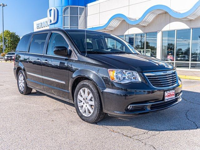 2016 Chrysler Town & Country Touring