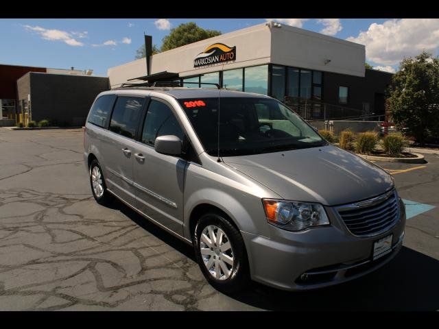 2016 Chrysler Town & Country Touring