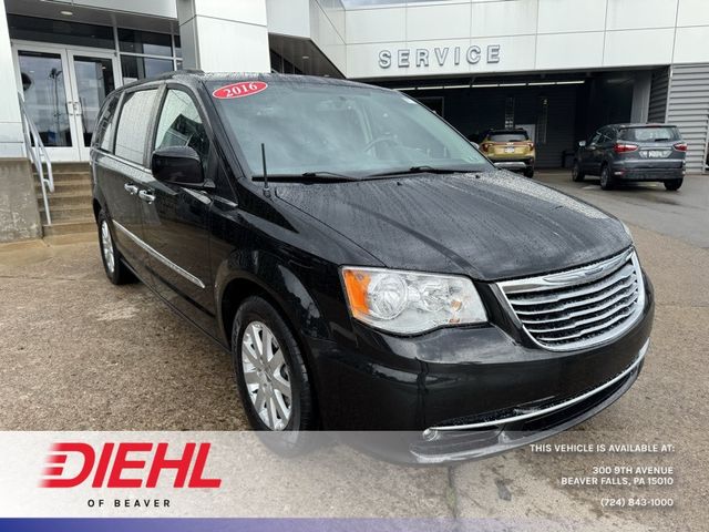 2016 Chrysler Town & Country Touring