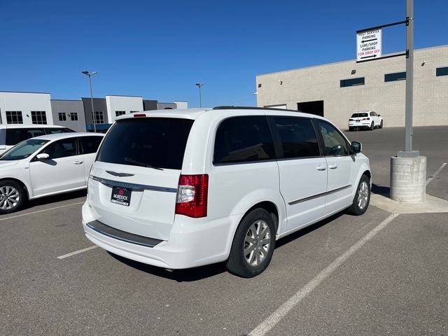 2016 Chrysler Town & Country Touring