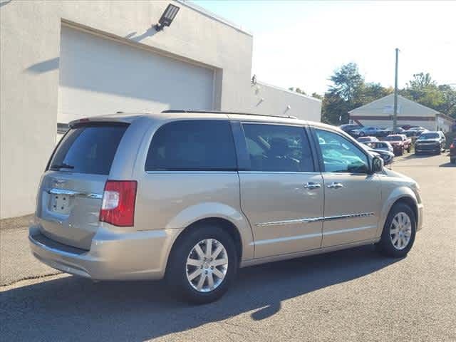 2016 Chrysler Town & Country Touring