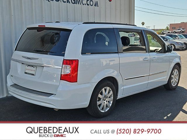 2016 Chrysler Town & Country Touring